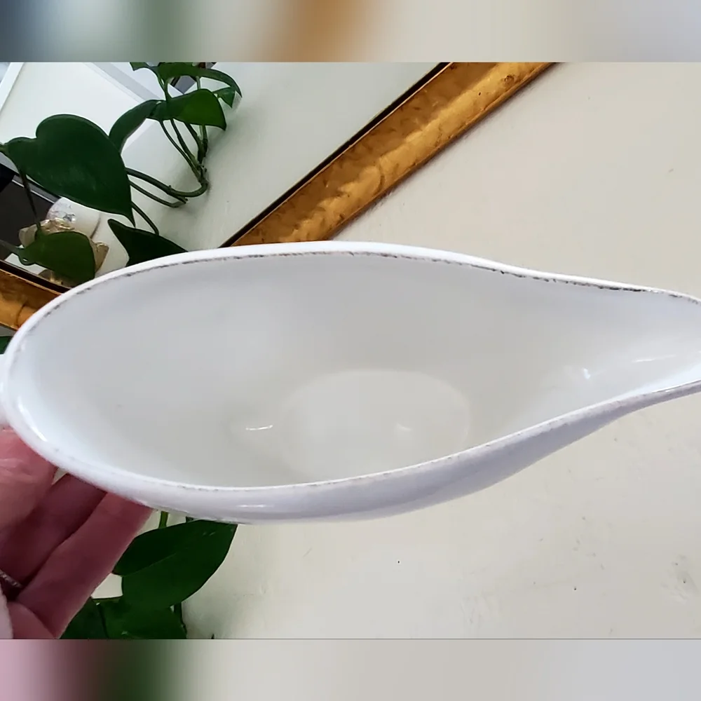 Crate&Barrel Marin White Gravy Sauce Boat, Burgundy Shaded Edges, Ceramic, EUC